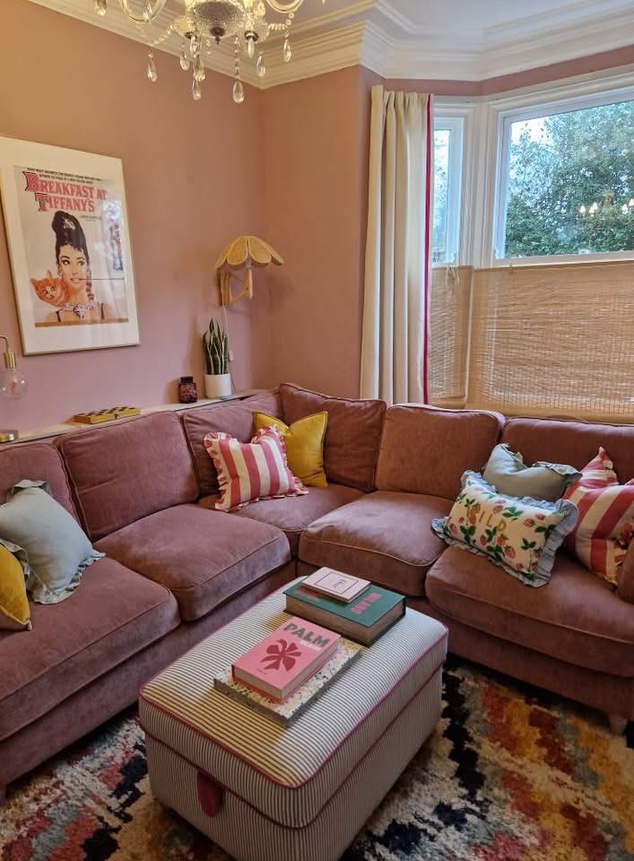 Mauve sofa and soft pink walls, cute room ideas